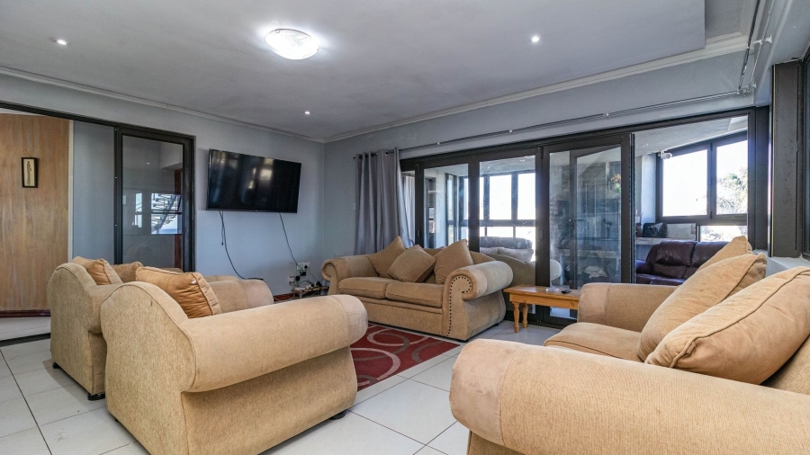 7 Bedroom Property for Sale in Kleinmond Western Cape